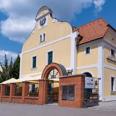 Penzion Elux Břeclav Eksteriør billede