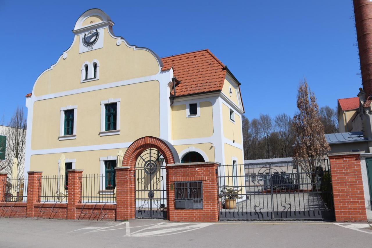 Penzion Elux Břeclav Eksteriør billede